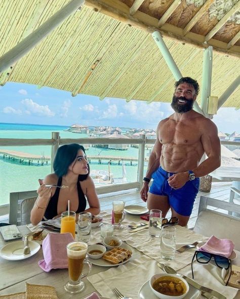 Dan Bilzerian, Mens Luxury Lifestyle, Muscle Building Supplements, Instagram King, Body Building Men, Build Muscle, You Fitness, Body Goals, Luxury Lifestyle