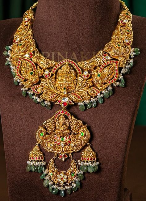 Haaram Designs, Nakshi Jewellery, Temple Jewellery Earrings, Haram Designs, Heavy Necklace, Gold Necklace Wedding, Wedding Jewelry Sets Bridal Jewellery, Bridal Necklace Designs, Neck Pieces Jewelry