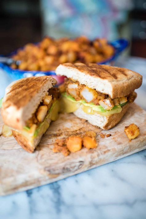 With back-to-school looming around the corner, I've got my packed lunch thinking cap on. These deliciously filling and super budget-friendly Breakfast Tortas with Potatoes and Chorizo are the best egg-free breakfast sandwiches around. Make a big batch of the potato chorizo filling in advance, pop it in the freezer, and a hearty meal will never be far from reach. Potatoes And Chorizo, Quick Sandwiches, Egg Free Breakfast, Chorizo And Potato, Mexican Breakfast, Grilled Burgers, Herb Recipes, Healthy Sandwiches, Breakfast Sandwiches