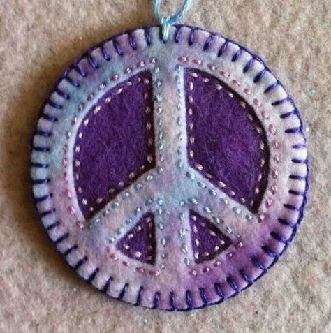 ✌ Sauna Hat, Turquoise Tie, Awesome Crafts, Craft Market, Felted Wool Crafts, Penny Rug, Peace Signs, Craft Markets, Wool Crafts