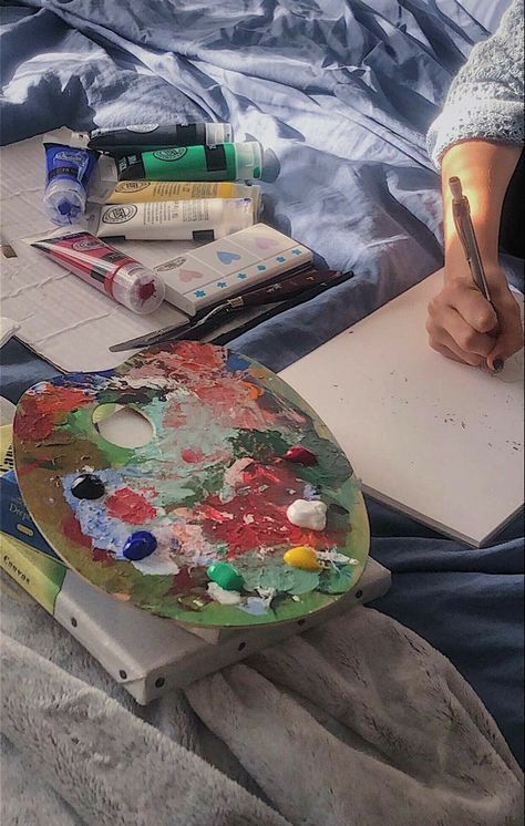 Art Lifestyle Aesthetic, Palette Aesthetic Paint, Painting Pallete Aesthetic, Drawing With Friends Aesthetic, Painting Palette Aesthetic, Art Asthetic Picture, Artsy Wallpapers Aesthetic, Art Job Aesthetic, Art Degree Aesthetic