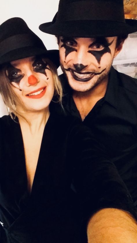 #MrandMsClowns #halloween2017 #Jokers #couplehalloweencostume #couple #coupleportrait #clowns #facepainting #blackandwhite #teamwork Halloween Customs, Halloween Parejas, Adornos Halloween, Face Painting Halloween, Face Tattoos, Halloween 2023, Fantasias Halloween, Halloween 2017, Couple Halloween