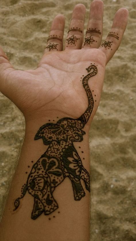 Elephant Tattoo Pinterest Elephant Tattoo Meaning, Henna Elephant, Tattoo Pierna, Henne Tattoo, Tato Henna, Finger Tats, Elephant Tattoo Design, Mandalas Painting, Mandalas Drawing