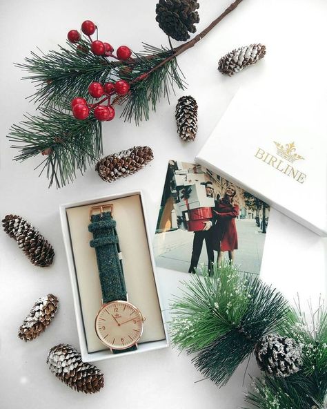 White Christmas Product Photography, Product Photography Christmas Styling, Christmas Watch, Christmas Flatlay, Christmas Campaign, Christmas Shoot, Holiday Mood, Christmas Inspo, Instagram Christmas