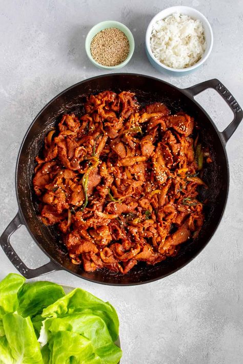 Spicy Pork Stir Fry, Jeyuk Bokkeum, Spicy Korean Beef, Meet Recipe, Pork Stir Fry Recipes, Korean Recipe, Gochujang Sauce, Pork Recipes Easy, Pork Stir Fry