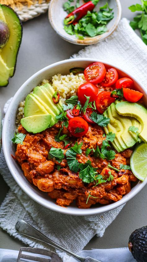 Chipotle Butter, Comforting Dinner, Dinner Bowl, Dinner Bowls, Butter Beans, Sushi Restaurants, Avocado Recipes, Food Recipe, Chana Masala