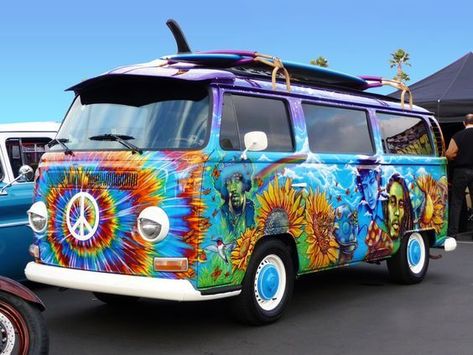 Marvelous 23 AMAZING Camper Van Painting https://www.camperlife.co/2019/03/20/23-amazing-camper-van-painting/ Others may be migrant workers. Permanent residents earn their livings in a number of novel ways. Combi Hippie, Kombi Food Truck, Hippie Vans, Vw Minibus, Volkswagen Vintage, Hippie Camper, Vans Painted, Van Vw, Volkswagen Vans