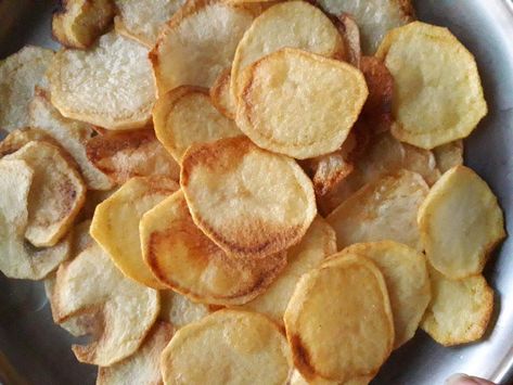 Crispy Potato Chips - Fasting Recipe - My Dainty Kitchen Homemade Chips Recipe, Potato Wafers, Yukon Gold Potato, Crispy Potato Chips, Potato Chips Recipe, Potato Chip Recipes, Homemade Chips, Yukon Gold, Potato Crisps