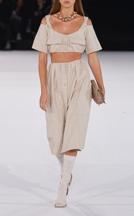 Jacquemus Fashion, How To Make Skirt, Suede Tops, Sweater Layering, Linen Jackets, Fashion Runway, Linen Maxi Dress, Woven Top, Military Style