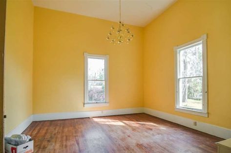 Light Yellow Walls, Yellow Walls Living Room, Yellow Bedroom Walls, Yellow Painted Walls, Yellow Bedroom, Interior D, Room Color, Yellow Walls, Baby Yellow