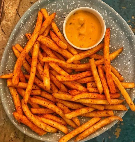 Peri Peri Fries, Pehla Pyaar, Indian Fast Food, Brochure Food, Budget Family Meals, Soul Food Dinner, Peri Peri, Vegetarian Snacks Recipes, Food Crush