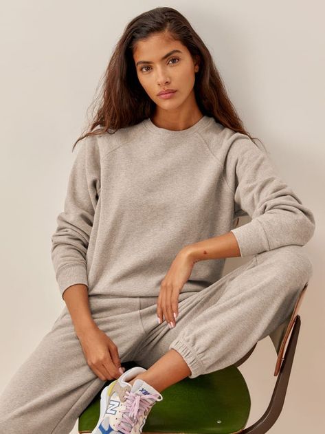 12 grey sweatshirts to wear for winter Light Grey Trousers Outfit, Grey Trousers Outfit, Calvin Klein Loungewear, Rania Benchegra, Gray Sweatshirt Outfit, Slogan Sweater, Wardrobe Architect, Trousers Outfit, Simple Sweaters