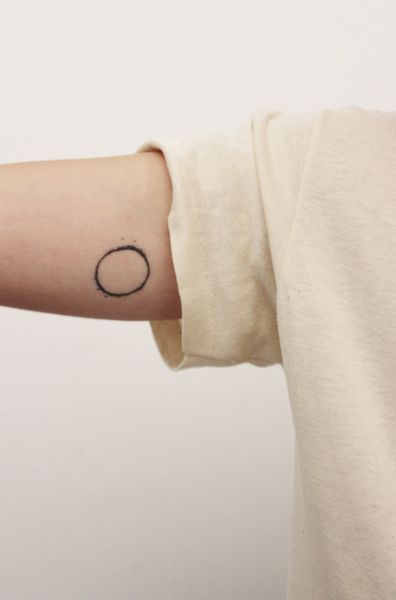 A Well Traveled Woman, Circle Tattoo, Little Tattoos, Skin Art, Minimal Tattoo, Piercing Tattoo, Love Tattoos, Tattoo You, Minimalist Tattoo