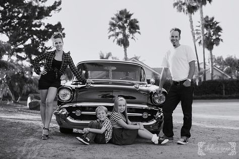 Classic Car Christmas Photoshoot, 50s Family Photoshoot, Vintage Car Family Photoshoot, Classic Car Family Photoshoot, Family Car Photoshoot, Car Family Photoshoot, Rockabilly Family Photos, Bonnie And Clyde Photos, Fall Maternity Pictures