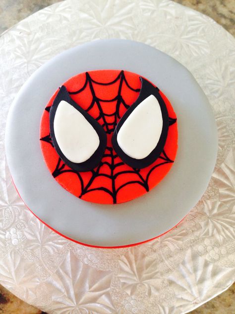 Mini spiderman cake Mini Spiderman Cake, Spiderman Bento Cake, Mini Cake Spiderman, Pastel Spiderman, Simple Birthday Cake Designs, Bear Baby Shower Cake, Spiderman Birthday Cake, Cake Decorating Icing, Tiny Cakes