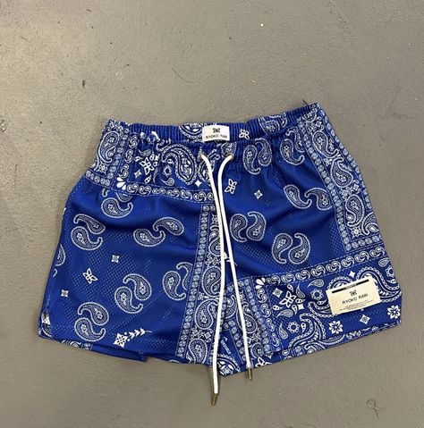 Shorts Outfits With Heels, Mesh Shorts Outfit Men, Cute Shorts Outfits, Outfits With Heels, Cute Outfits With Shorts, Ropa Upcycling, Festival Outfits Men, Versace Shorts, Nba Outfit