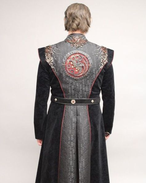 Targaryen Men, House Of The Dragon Costume, Daeron Targaryen, Daemon Targaryen, Targaryen Art, Dragon Costume, Targaryen Aesthetic, Royal Clothing, Game Of Thrones Art