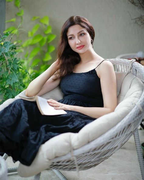 Saumya Tandon, Celebrity Outfits, Snow White, Log In, Log, Disney Princess, Disney Characters, Celebrities, Disney