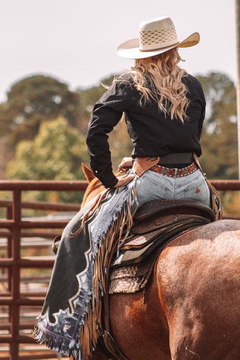 Roping Photoshoot, Rodeo Queen Pictures, Rodeo Queen Aesthetic, Western Chaps For Women, Riding Outfit Western, Horse Riding Outfit Western, Celeb Costumes, Rodeo Photoshoot, Ranch Photoshoot