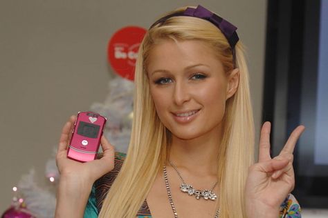 Paris Hilton Outfits, 00’s Aesthetic, Paris And Nicole, About Paris, Motorola Razr, New Mobile Phones, Phone Plans, Old Phone, New Mobile