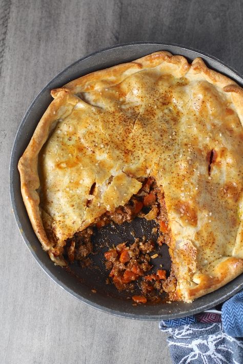 Flaky Empanada Pie with Ground Beef - Talking Meals Empanada Pie, Boat Dip, Hobo Casserole, Beef Pie Recipe, Beef Pie, Savoury Pies, Beef Pies, Buttery Pie Crust, Baked Pie Crust