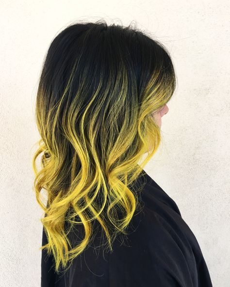 Yellow vivid ombré Black Hair Yellow Highlights, Yellow And Brown Hair, Yellow Ombre Hair, Black And Yellow Hair, Hair Claim, Hair Color Yellow, Black Hair Ombre, Dipped Hair, Yellow Highlights