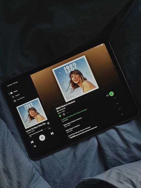 ipad aesthetic spotify Taylor Spotify Aesthetic, Ipad Music Aesthetic, Ipad Spotify Aesthetic, Spotify Tablet, Taylor Swift Spotify, Ipad Music, Blank Space Taylor, Aesthetic Spotify, New Wallpaper Iphone