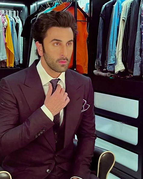 Ranbir Kapoor Hairstyle, Hair Types Men, Captain America Suit, Kathak Dance, Groom Dress Men, Braided Scarf, Taper Fade Haircut, Asian Men Hairstyle, Mens Hairstyles Thick Hair