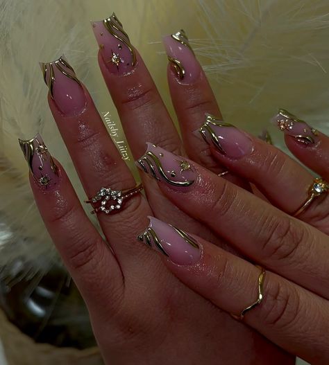 Scorpio Nails, Gold Chrome Nails, Gel Nails Diy, Colored Acrylic Nails, Simple Acrylic Nails, Short Square Acrylic Nails, Unique Acrylic Nails, Bling Acrylic Nails, Acrylic Nails Coffin Short