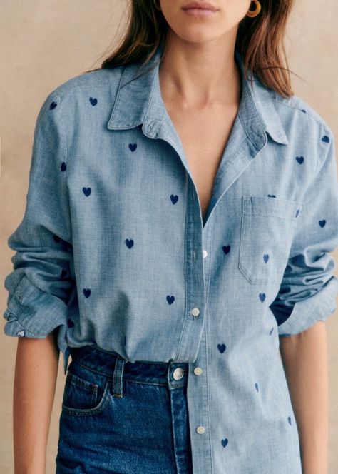 Tomboy Shirt - Chambray with embroidered navy hearts - Cotton - Sézane Embroided Shirts Design, Embroided T Shirts, Denim Shirts For Women, Sky Blue Outfit, Tomboy Shirts, Embroidered Denim Shirt, Embroidered Hearts, Long Kurti Designs, Valentines Design