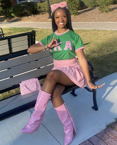 Aka Sorority Aesthetic, Alpha Kappa Alpha Sorority Outfits, Aka Greek Outfits, Aka Sorority Outfits, Aka Sorority Photoshoot Ideas, Aka Founders Day Outfit, Aka First Day Out Outfits, Future Aka Shirts, Aka Outfits