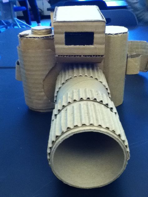 Cardboard camera. Easy Cardboard Crafts, Bike Accessories Diy, Cardboard Art Projects, Cardboard Camera, Cardboard Robot, Solar System Crafts, Cardboard Design, Cardboard Toys, Cardboard Sculpture