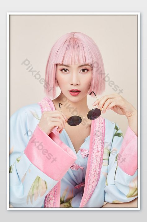 national tide retro chinese style pink hair fashion beauty takes off sunglasses Pink Hair Fashion, Retro Chinese, Style Sunglasses, Beauty Portrait, Human Poses, Hair Fashion, Style Pink, Hair Photo, Photo Design