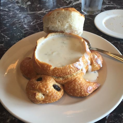 yummy turtle bread bowls from Boudin! Turtle Bread, Cafe Vibes, Bread Bowl, Bread Bowls, Main Meals, Dinner Ideas, Nom Nom, Biscuits, Pasta