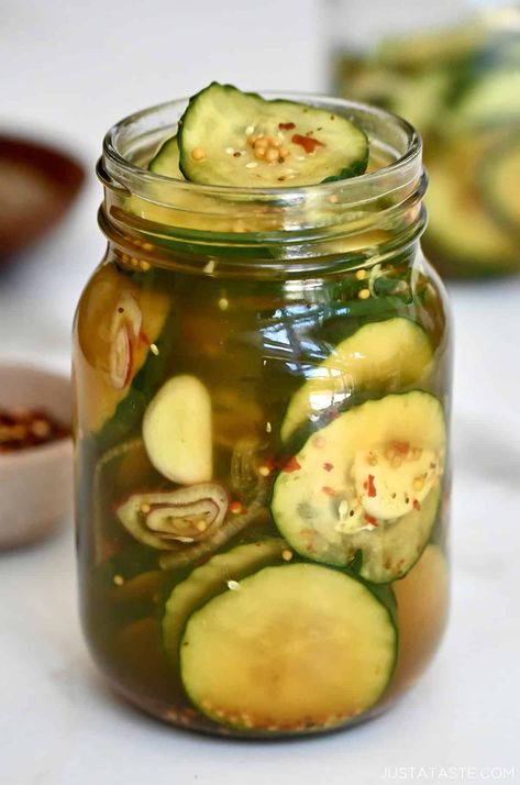 Bread and Butter Pickles Refrigerator Bread And Butter Zucchini Pickles, Pickling Zucchini, Zucchini Pickles Recipes, Pumpkin Pickles, Homemade Bread And Butter Pickles, Pickled Zucchini, Summer Squash Bread, Canned Recipes, Bread N Butter Pickle Recipe