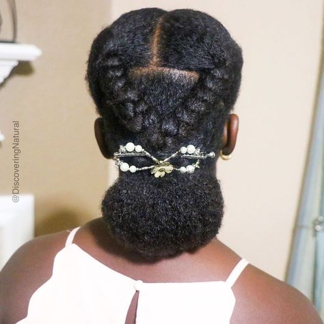 graduation cap hairstyle for natural hair Hairstyles Black Curly Hair, Hair Styles For Graduation Cap, Natural Hairstyles For Graduation, Graduation Cap Hairstyles, Graduation Hairstyles For Black Women, Hairstyle For Natural Hair, Graduation Hairstyle, Grad Hairstyles, Graduation Hairstyles With Cap