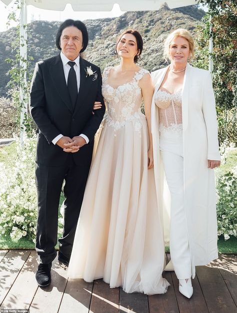 Gene Simmons And Shannon Tweed, Sophie Tweed Simmons, Sophie Simmons, Modern Wedding Vows, Shannon Tweed, Gene Simmons Kiss, Weddings By Color, Gene Simmons, Of Model