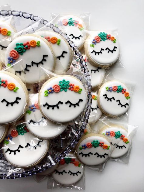 lash cookies by annaleebakes Lash Cookies Decorated, Lash Cookies, Nail Salon Decor, Iced Sugar Cookies, Lash Room, Salon Decor, Birthday Cakes, Cookie Decorating, Sugar Cookies