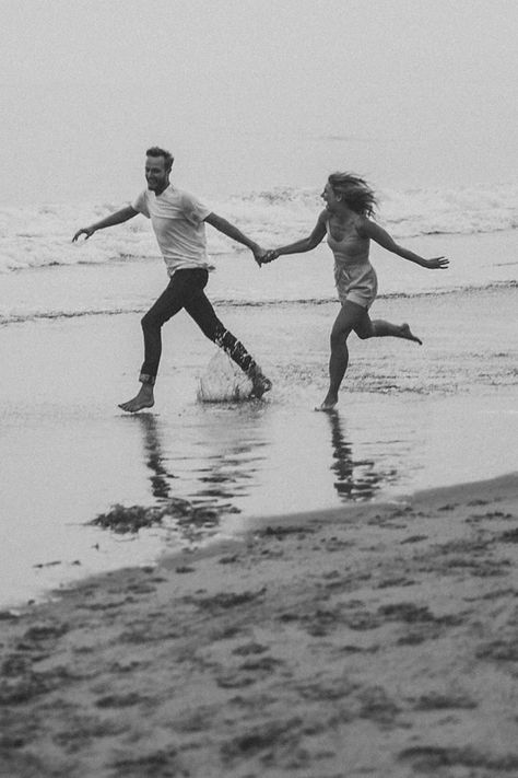 Pose Ideas for Couples | Beach Session Inspo | Lindsay Elaine Photography. A fun and romantic photoshoot for couples on the beach. Ideas for your intimate couples photoshoot and pose ideas. See tons of beach couples photoshoot, beach photography poses couples romantic, beach couples selfies and beach couples dress. Book Lindsay as your couples photographer at lindsayelaine.com. Fun Beach Couple Shoot, Vintage Beach Couple Photos, Editorial Beach Couple Photoshoot, Rainy Beach Couple Photoshoot, Fun Couples Beach Photoshoot, Steamy Beach Couple Shoot, Ocean Couple Pictures, Moody Beach Photoshoot Couple, Beach Couples Shoot