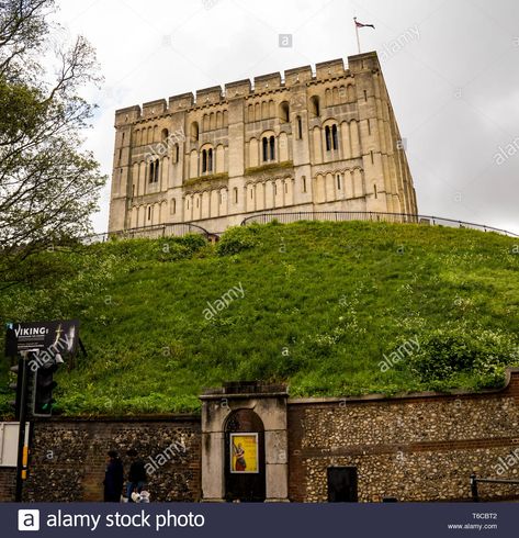 The historic #Norwich Castle in the city of Norwich# Norfolk. Norwich Castle, Castle Museum, Norwich England, Norfolk Uk, Medieval Architecture, Norwich Norfolk, Norfolk, Knights, Great Britain