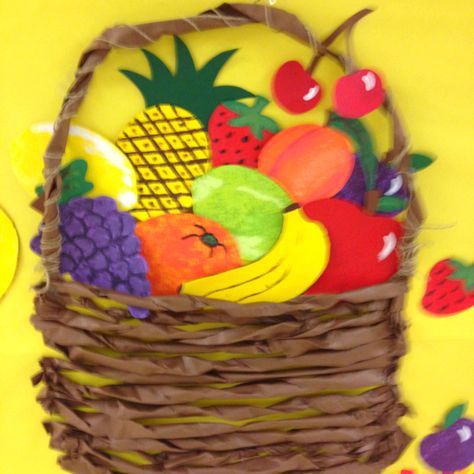 Fruit basket made by twisting paper.  Looks awesome! Fruit Basket Art And Craft, Paper Fruit Basket Craft, Fruit Basket Craft, Autumn Preschool, Handas Surprise, Stall Decorations, Paper Fruit, Fruit Crafts, Paper Peach