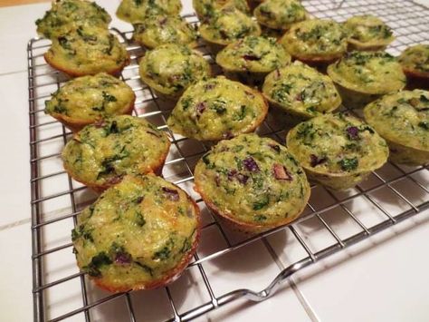 Mini Kale Parmesan Crustless Quiches, 1 points+ Crustless Quiches, Kale Quiche, Weight Watchers Soup, Weight Watchers Breakfast, Mini Quiche, Crustless Quiche, Weight Watchers Recipes, Healthy Lunchbox, Simply Filling