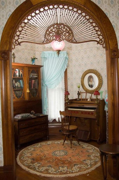 Victorian Brenham Texas, Victorian Queen, Victorian Home Interior, Victorian Home Decor, Victorian Interior, Victorian Interiors, Deco Retro, Victorian Furniture, Victorian Architecture