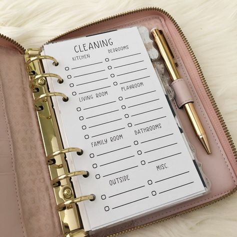 Cleaning Checklist Insert: Free Personal Size Planner Printable Filofax Printables, Personal Size Planner, Filofax Personal, Silhouette Cameo Tutorials, Filofax A5, Planner Obsessed, Twinkle Toes, Pocket Planner, Filofax Planners