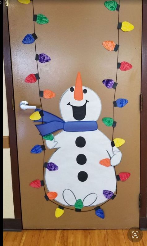 Winter Door Decorations Classroom, Classroom Christmas Crafts, Door Decorations Classroom Christmas, Decoration Creche, Fargelegging For Barn, Jul Diy, Christmas Door Decorating Contest, Christmas Classroom Door, Winter Door Decorations