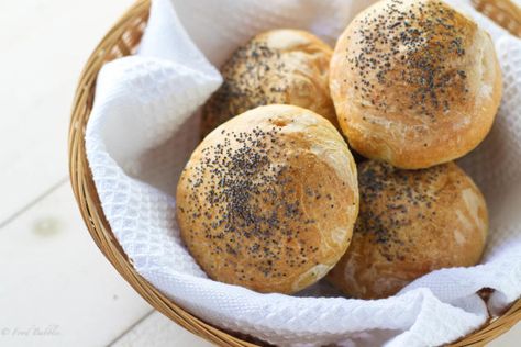 Poppy Seed Roll Recipe Poppy Seed Rolls, Poppy Seed Roll, Best Homemade Bread Recipe, Hard Rolls, Seed Bread, Biscuit Rolls, Baked Rolls, Muffin Bread, Bread Pizza