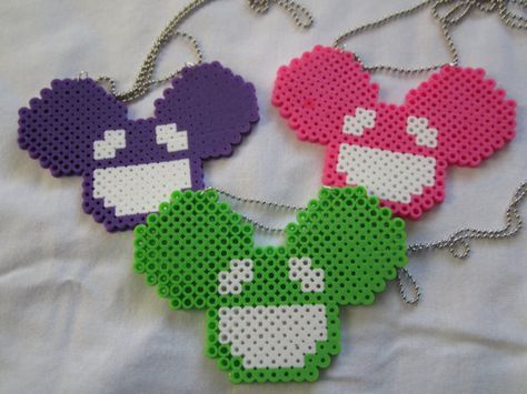 Deadmau 5 perler necklaces Deadmau5 Perler, Perler Pins, Perler Necklaces, Perler Keychain, Rave Ideas, Dead Mouse, Diy Kandi Bracelets, Diy Kandi, Kandi Ideas