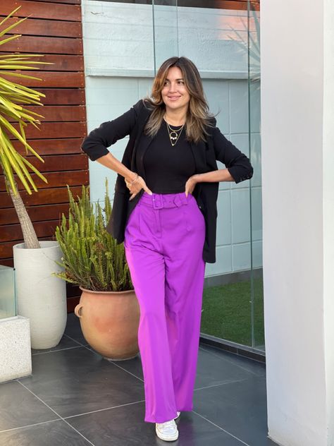 #purplepants #purple #palazzo #pants #outfits #blackandpurple #morado #outfitoftheday Purple Palazzo Pants Outfit, Palazzo Pants Outfits, Palazzo Pants Outfit, Parent Night, Purple Pants, Pants Outfits, Palazzo Pants, Night Outfits, Outfits Casuales