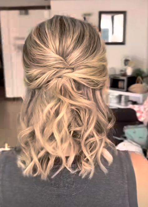 Medium Length Half Up Half Down, Shoulder Length Formal Hairstyles, Shell Party, Mother Of The Groom Hairstyles, Formal Hairstyles For Short Hair, Wedding Hair Half, Mother Of The Bride Hair, Beach Wedding Hair, Wedding Guest Hairstyles