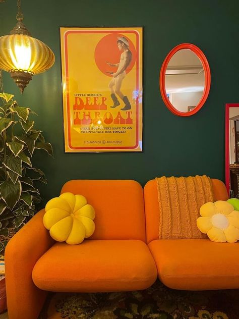 Groovy Room, Apartment 2023, 70s Living Room, 70s Interior Design, Hippie House, 70s Interior, Decor Ideas Bedroom, Retro Bedrooms, Retro Interior Design